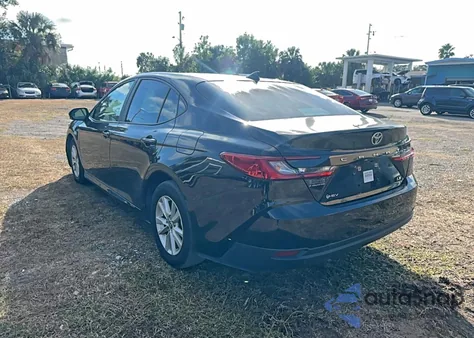 2025 Toyota Camry Xse z USA, uszkodzony, nr VIN 4T1DAACK2SU037740